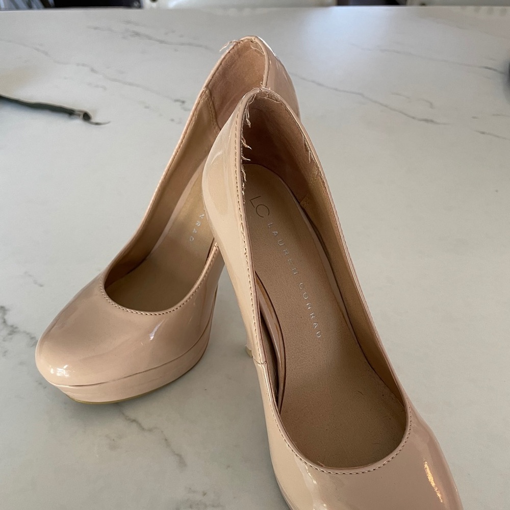 LC size 6 nude pumps